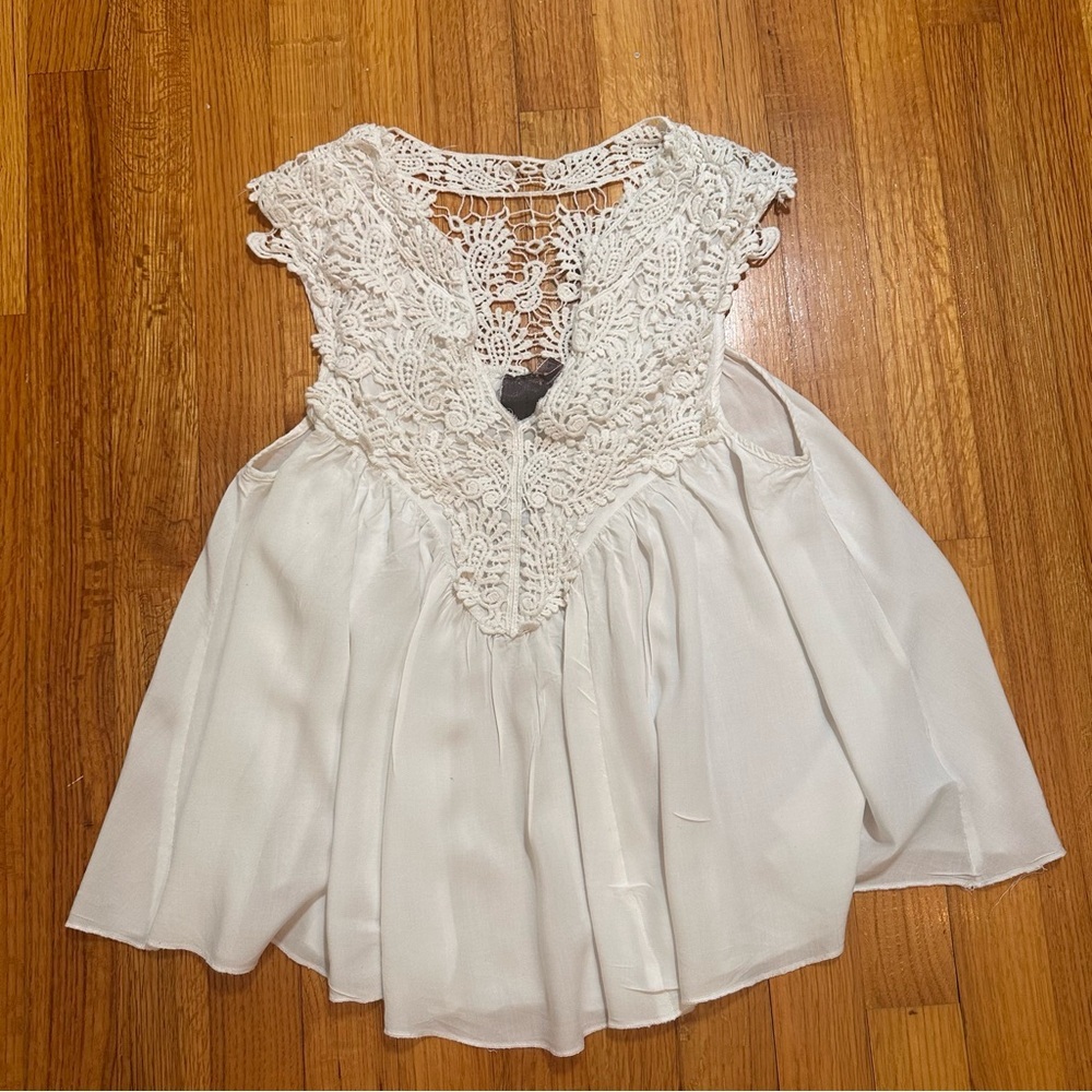 Moon Collection Los Angeles white lace polyester top blouse size M (#)